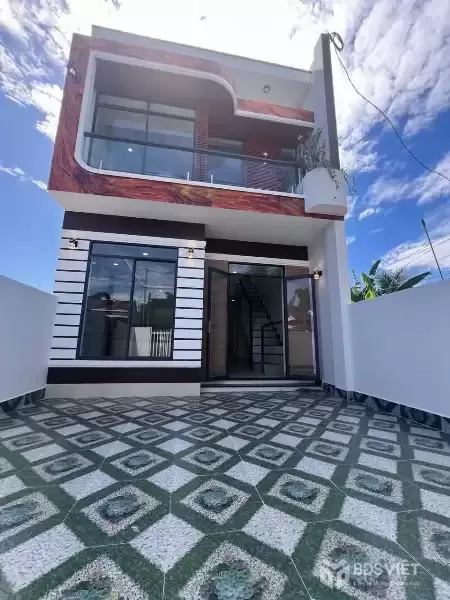 Diên lạc bán nhà mới xây hai tầng