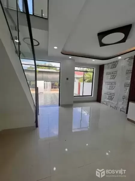 Diên lạc bán nhà mới xây hai tầng