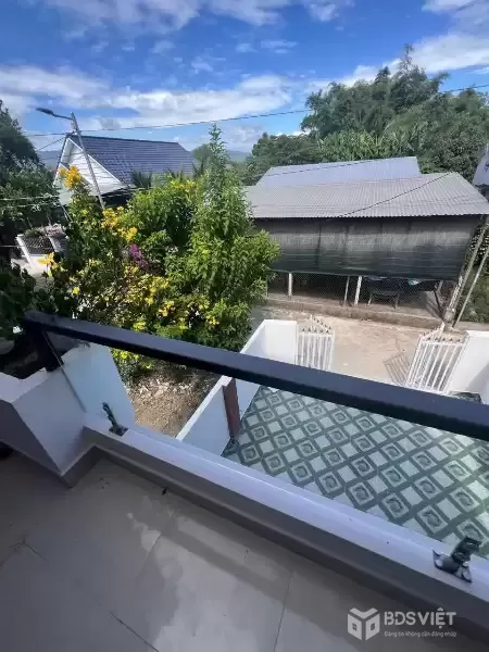 Diên lạc bán nhà mới xây hai tầng