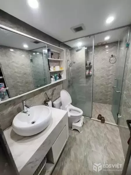 BÁN NHÀ ĐẸP TRUNG TÂM PHƯỜNG  ĐÔNG NGẠC - DT34M2 - 5 TẦNG GIÁ 6 TỶ - GẦN Ô TÔ