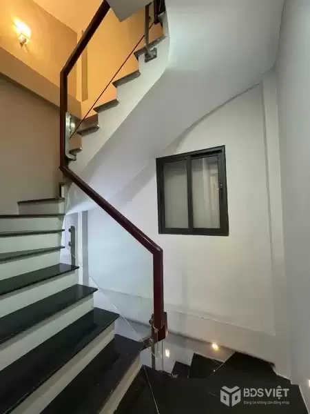 BÁN NHÀ CẦU GIẤY - PHÂN LÔ Ô TÔ TRÁNH ĐỖ TRƯỚC CỬA - NHÀ MỚI ĐẸP DÂN XÂY -  2 THOÁNG - TẶNG FULL NỘI THẤT  