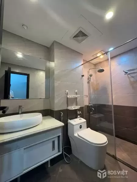 BÁN NHÀ CẦU GIẤY - PHÂN LÔ Ô TÔ TRÁNH ĐỖ TRƯỚC CỬA - NHÀ MỚI ĐẸP DÂN XÂY -  2 THOÁNG - TẶNG FULL NỘI THẤT  