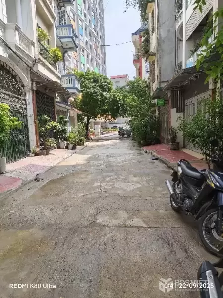 PHÙNG CHÍ KIÊN 30M x5 TẦNG 8,8 TỶ-PHÂN LÔ,Ô TÔ TRÁNH NHÀ DÂN XÂY,2 THOÁNG,FULL NỘI THẤT