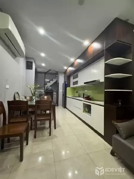 PHÙNG CHÍ KIÊN 30M x5 TẦNG 8,8 TỶ-PHÂN LÔ,Ô TÔ TRÁNH NHÀ DÂN XÂY,2 THOÁNG,FULL NỘI THẤT