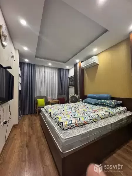 PHÙNG CHÍ KIÊN 30M x5 TẦNG 8,8 TỶ-PHÂN LÔ,Ô TÔ TRÁNH NHÀ DÂN XÂY,2 THOÁNG,FULL NỘI THẤT