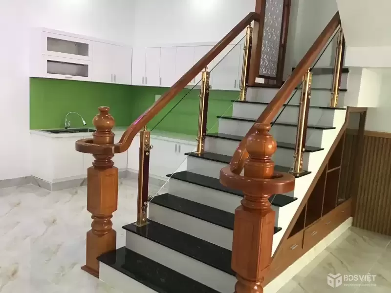 ???? BÁN NHÀ 3 TẦNG MỚI – HẺM GÒ CÂY SUNG, GIÁP KĐT VĨNH ĐIỀM TRUNG • Diện tích: 116m² (ngang 5m) – Hướng Đông Nam • Đường: 3m, ô tô vào tận nơi • Kết cấu: 1 trệt 2 lầu, gồm 4PN, 4WC, phòng khách, bếp, phòng thờ, sân ô tô, sân thượng rộng rãi  ✨ Nhà 