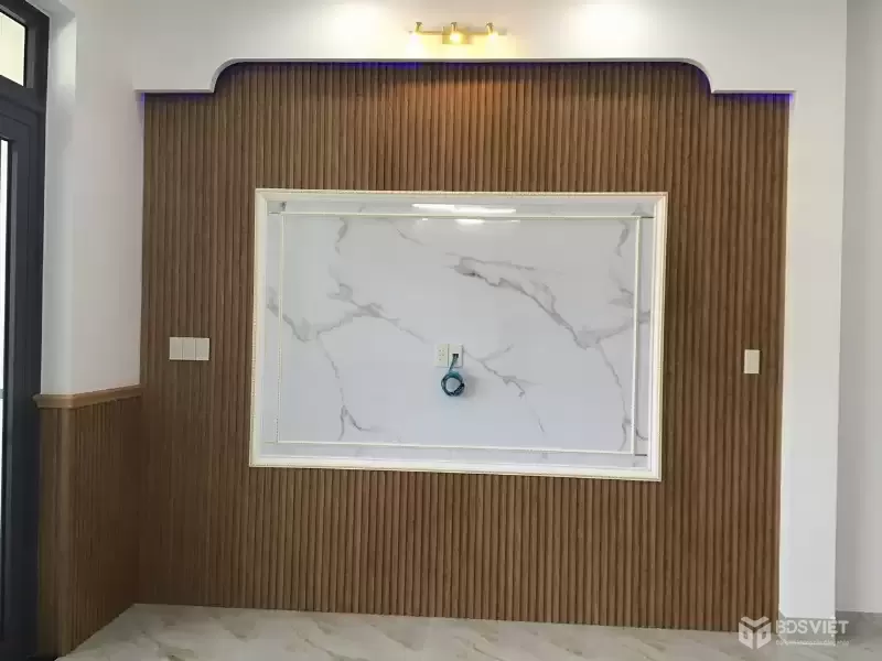 ???? BÁN NHÀ 3 TẦNG MỚI – HẺM GÒ CÂY SUNG, GIÁP KĐT VĨNH ĐIỀM TRUNG • Diện tích: 116m² (ngang 5m) – Hướng Đông Nam • Đường: 3m, ô tô vào tận nơi • Kết cấu: 1 trệt 2 lầu, gồm 4PN, 4WC, phòng khách, bếp, phòng thờ, sân ô tô, sân thượng rộng rãi  ✨ Nhà 