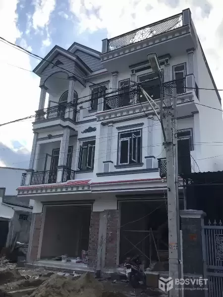 ???? BÁN NHÀ 3 TẦNG MỚI – HẺM GÒ CÂY SUNG, GIÁP KĐT VĨNH ĐIỀM TRUNG • Diện tích: 116m² (ngang 5m) – Hướng Đông Nam • Đường: 3m, ô tô vào tận nơi • Kết cấu: 1 trệt 2 lầu, gồm 4PN, 4WC, phòng khách, bếp, phòng thờ, sân ô tô, sân thượng rộng rãi  ✨ Nhà 
