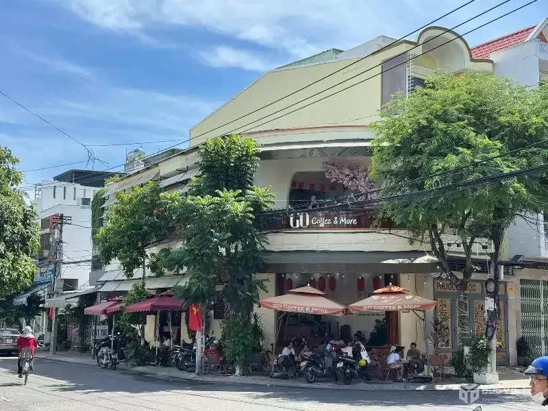 Bán nhà góc 2 mặt tiền đường Lý Nam Đế, vị trí kinh doanh tốt, cách biển chỉ 1km 