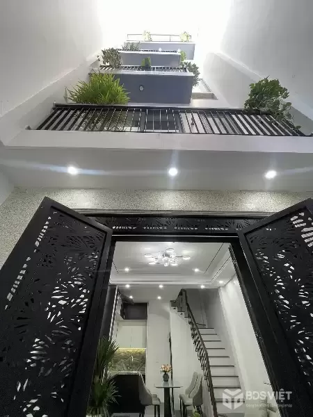 Nghi Tàm - Thang máy - 30m Oto - 7 Ngủ - Nhỉnh 17 Tỷ.