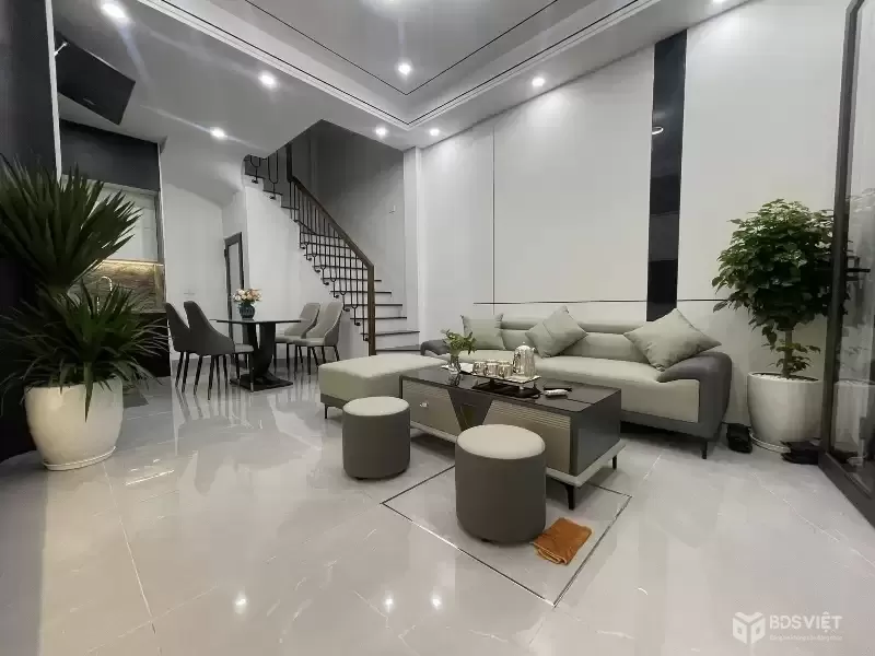 Nghi Tàm - Thang máy - 30m Oto - 7 Ngủ - Nhỉnh 17 Tỷ.