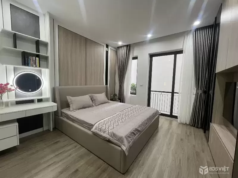 Nghi Tàm - Thang máy - 30m Oto - 7 Ngủ - Nhỉnh 17 Tỷ.