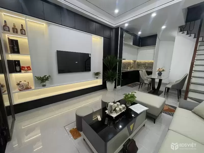 Nghi Tàm - Thang máy - 30m Oto - 7 Ngủ - Nhỉnh 17 Tỷ.