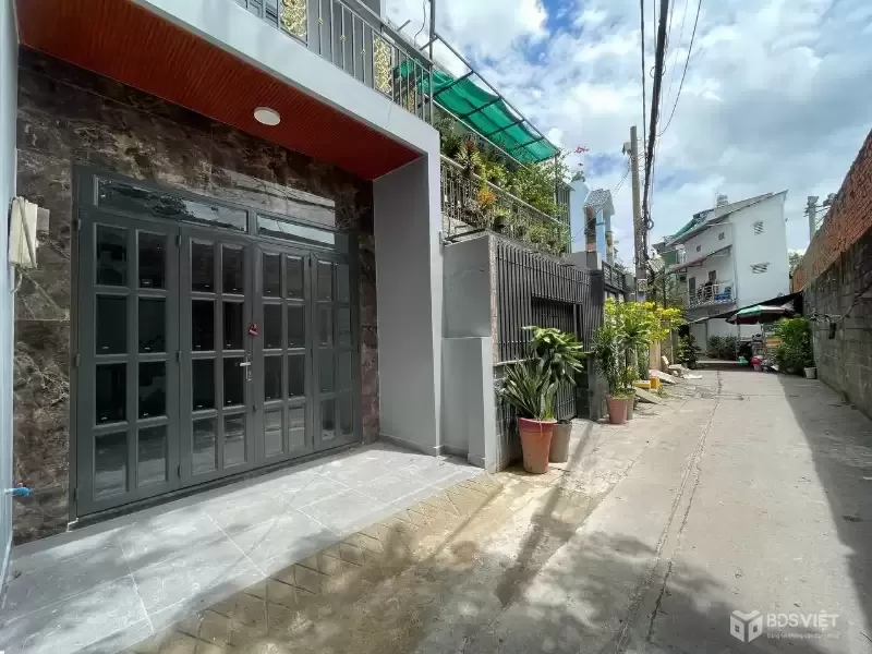 Bán nhà Đường Âu Cơ, Tân Phú - DT 63.3m2, 4 PN - Hẻm 5m xe hơi vào nhà
