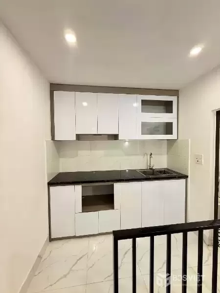 TẬP THỂ NGHĨA TÂN CẦU GIÂY DT 81M 2 NGỦ 2 WC GIÁ 3 TỶ 950