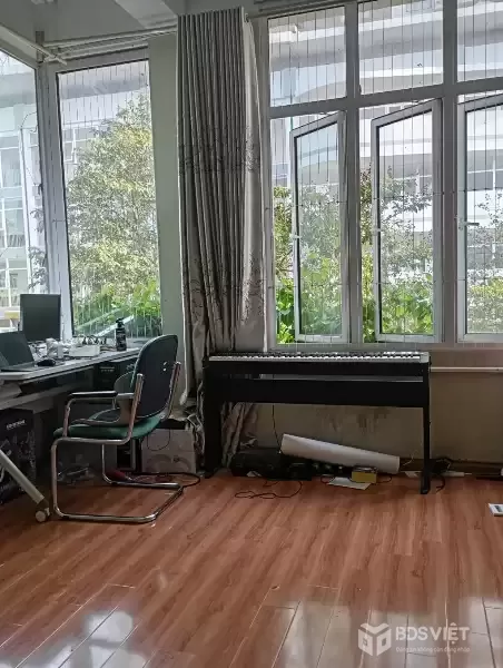 Bán nhà lô góc Hoàng Quốc Việt, 1 mặt phố, 1 mặt ngõ, kinh doanh đỉnh