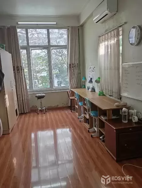 Bán nhà lô góc Hoàng Quốc Việt, 1 mặt phố, 1 mặt ngõ, kinh doanh đỉnh