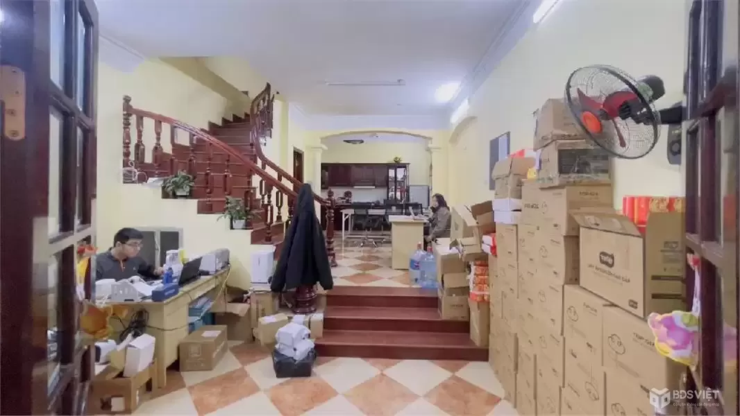 Nhà lô góc mặt phố Hoàng Quốc Việt, mặt tiền 6.8m, kinh doanh mọi loại hình
