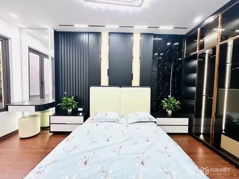 VÕ CHÍ CÔNG 32M GIÁ 8,25 TỶ,DÂN XÂY ,PHÂN LÔ,BA GÁC ĐỖ CỬA,FULL NỘI THẤT