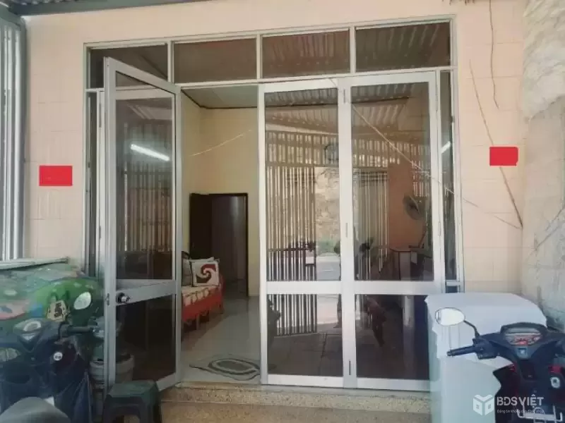 GIẢM 450 TRIỆU BÁN NHANH B.ÁN NHÀ ĐẸP NGAY MẶT T.IỀN PHONG CHÂU 