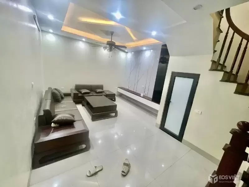 Bán Nhà Đê La Thành Nhỏ 37m2. 6 tầng. mặt tiền 4.2m. giá 10.5 tỷ Đống Đa Hà Nội