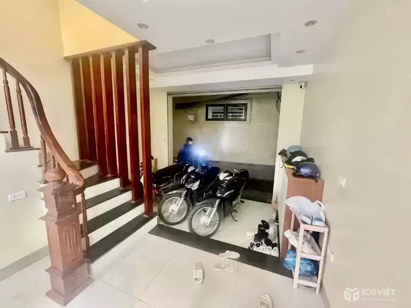 Bán Nhà Đê La Thành Nhỏ 37m2. 6 tầng. mặt tiền 4.2m. giá 10.5 tỷ Đống Đa Hà Nội