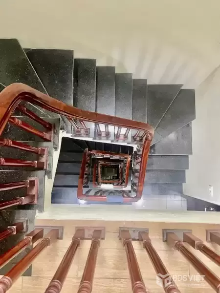 Bán Nhà Đê La Thành Nhỏ 37m2. 6 tầng. mặt tiền 4.2m. giá 10.5 tỷ Đống Đa Hà Nội