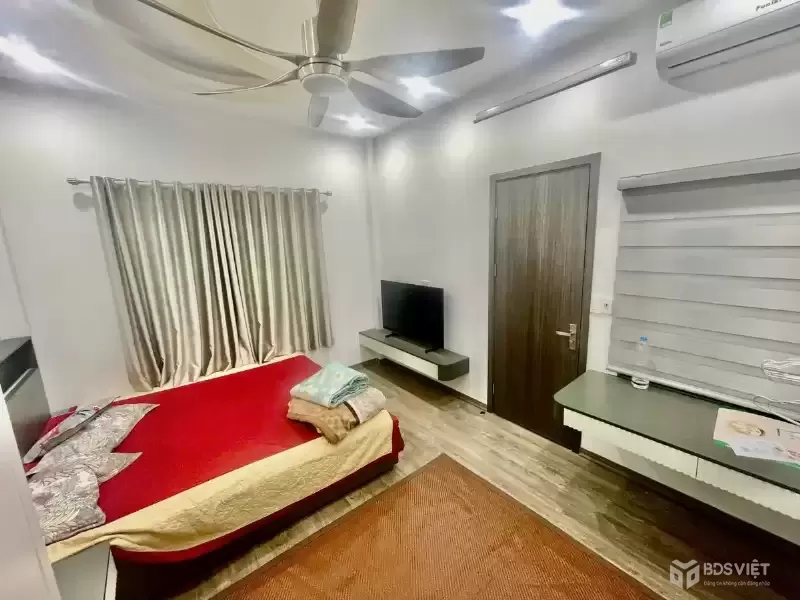 Bán Nhà Đê La Thành Nhỏ 37m2. 6 tầng. mặt tiền 4.2m. giá 10.5 tỷ Đống Đa Hà Nội