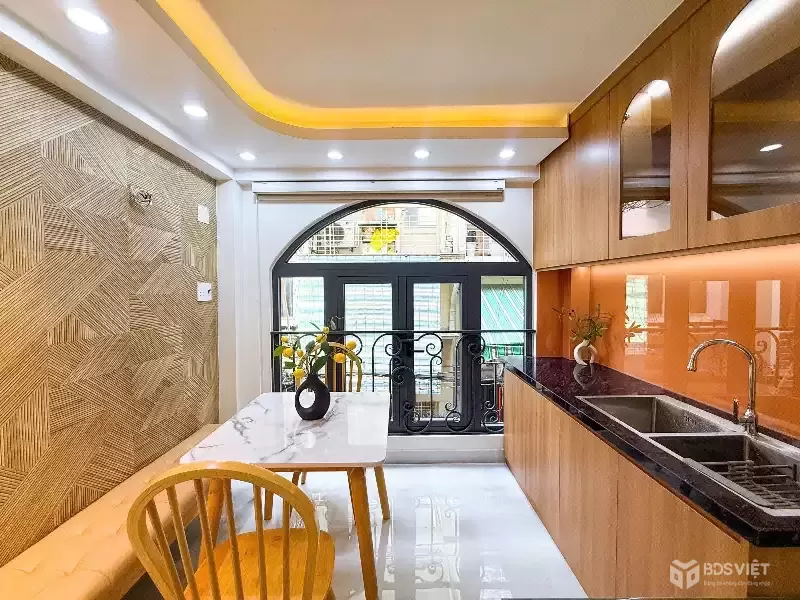 Quận 3 - Nhà Mới Ở Ngay - Đầy Đủ Nội Thất - 4 Tầng - Nhỉnh 3 Tỷ -Nhà mới tinh, 1 Trệt 3 lầu đúc.
