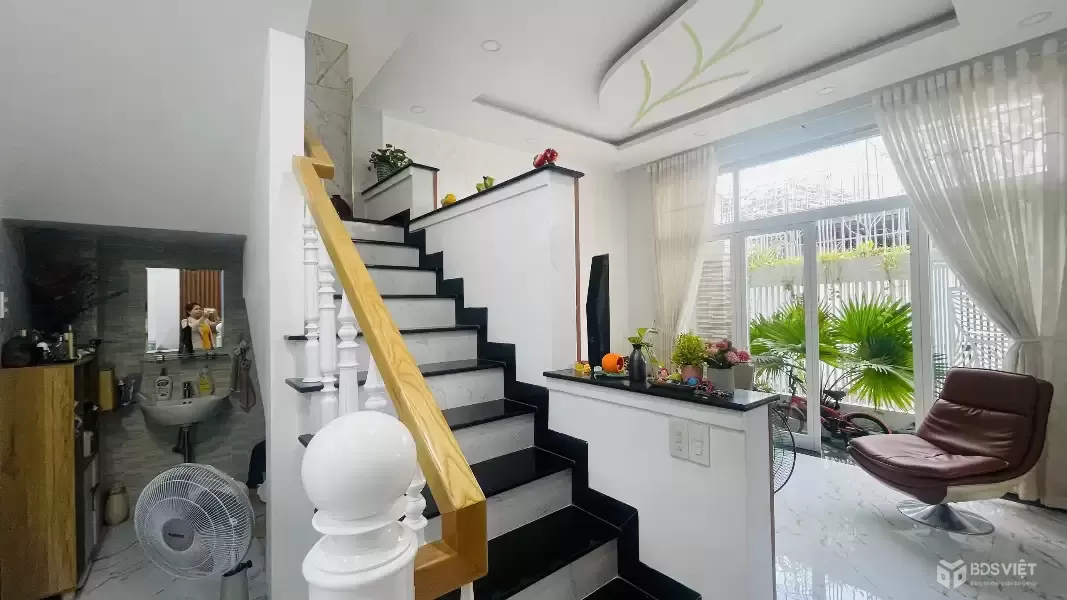 Bán Nhà 3 Tầng Gần Biển Hòn Chồng – Vĩnh Hải, Bắc Nha Trang – Sân Ô Tô, Nội Thất Cao Cấp