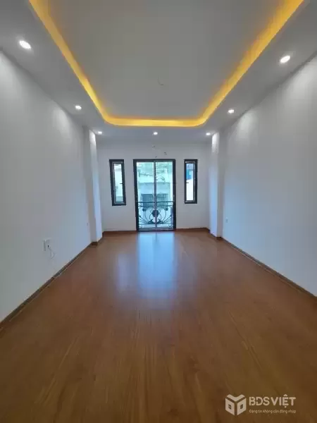 Bán nhà Văn Tiến Dũng 40m2, 5 tầng, ô tô tránh, gần công viên Hà Nội