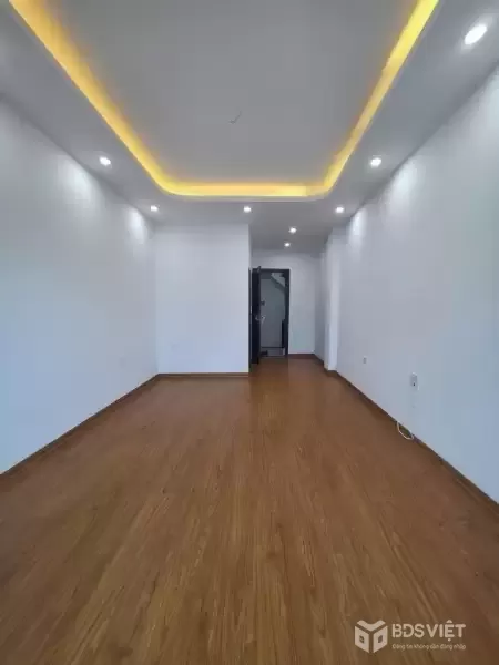 Bán nhà Văn Tiến Dũng 40m2, 5 tầng, ô tô tránh, gần công viên Hà Nội