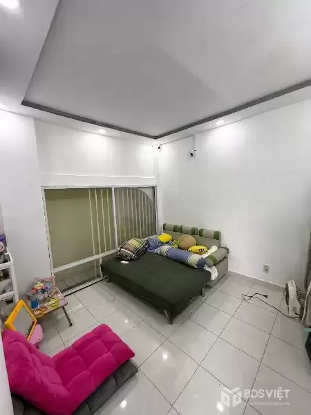 Bán nhà 2 tầng đẹp 30m² (5x6), Ngay Bình Long, gần Ngã Tư Bốn Xã, chỉ hơn 3 tỷ