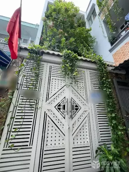 Nhà bán ngay Lạc Long Quân, Diện tích 4 x 15, 4 tầng, 3 phòng mới ở ngay, Giá chỉ nhỉnh 7 tỷ