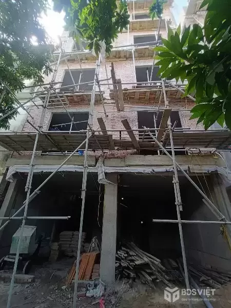 NHÀ ĐẸP XÂY MỚI, 5 TẦNG  - THANG MÁY - LONG BIÊN 8.2 TỶ