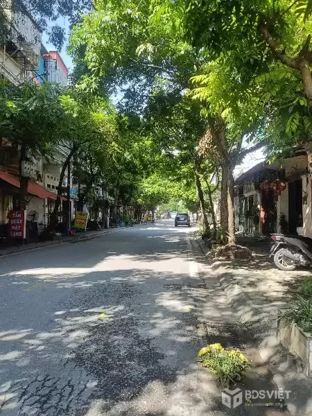 NHÀ ĐẸP XÂY MỚI, 5 TẦNG  - THANG MÁY - LONG BIÊN 8.2 TỶ