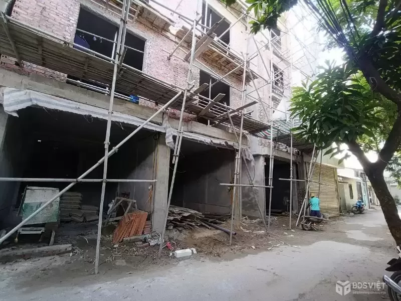 NHÀ ĐẸP XÂY MỚI, 5 TẦNG  - THANG MÁY - LONG BIÊN 8.2 TỶ