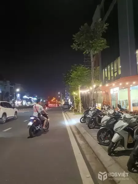 Nhà đẹp dân xây 3 tầng, ngõ ô tô 7 chỗ thông, ngõ nông ngắn.