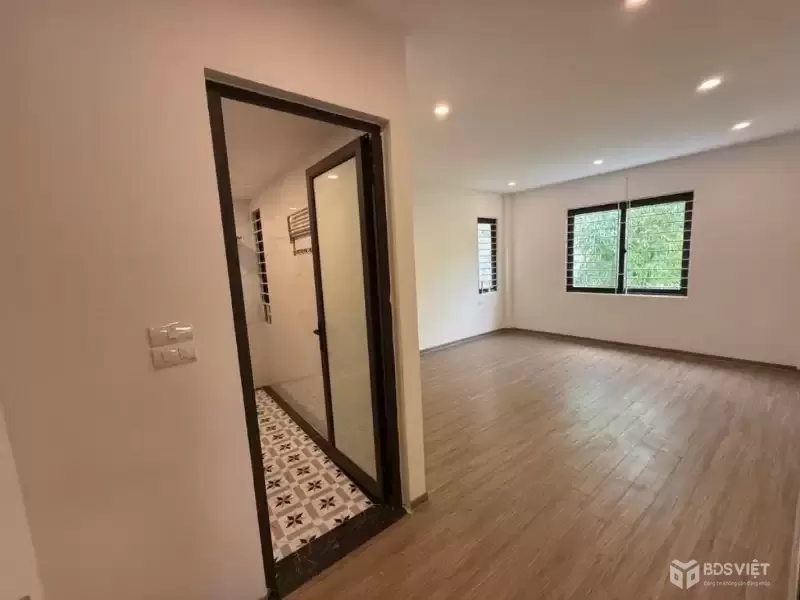 NGÕ THÔNG - Ô TÔ TRÁNH NHÀ ĐẸP 5 TẦNG MỚI, FULL NỘI THẤT - KINH DOANH LONG BIÊN