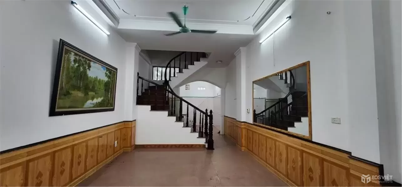 Nhà mặt phố Hoàng Quốc Việt 48m2, 7 tầng, mặt tiền 4.8m, vỉa hè rộng