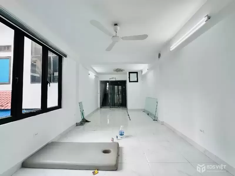 Nhà mặt phố Hoàng Quốc Việt 47m2, 7 tầng thang máy, kinh doanh sầm uất