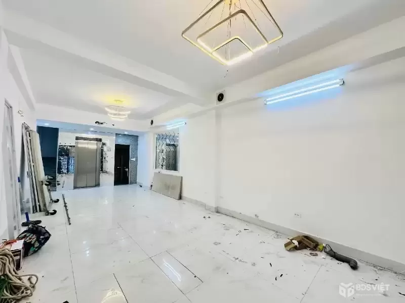 Nhà mặt phố Hoàng Quốc Việt 47m2, 7 tầng thang máy, kinh doanh sầm uất