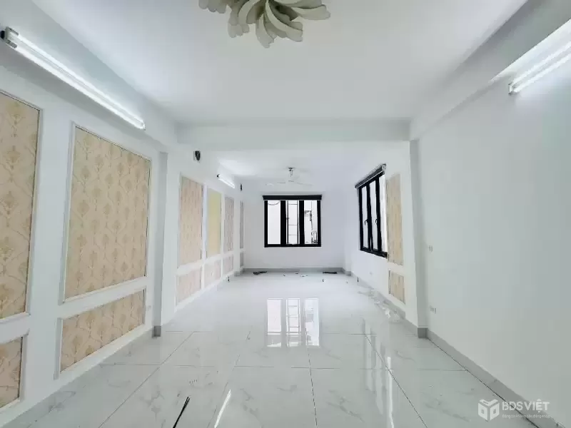Nhà mặt phố Hoàng Quốc Việt 47m2, 7 tầng thang máy, kinh doanh sầm uất