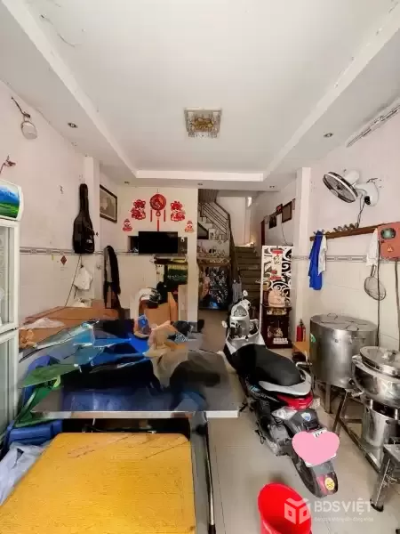Bán nhà 3 tầng đẹp, 32m² (4x8), hẻm xe tải, Ngay Bình Long, Nguyễn Sơn, chỉ hơn 3 tỷ