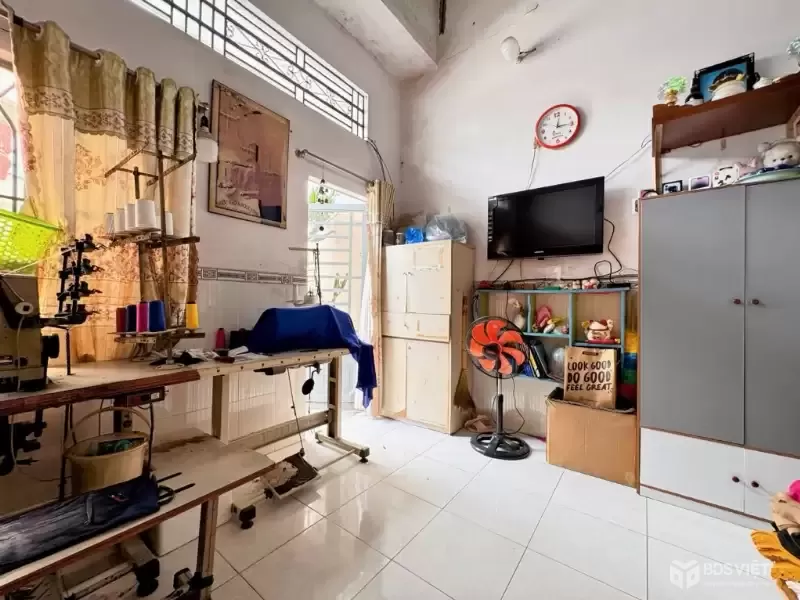 Bán nhà 3 tầng đẹp, 32m² (4x8), hẻm xe tải, Ngay Bình Long, Nguyễn Sơn, chỉ hơn 3 tỷ