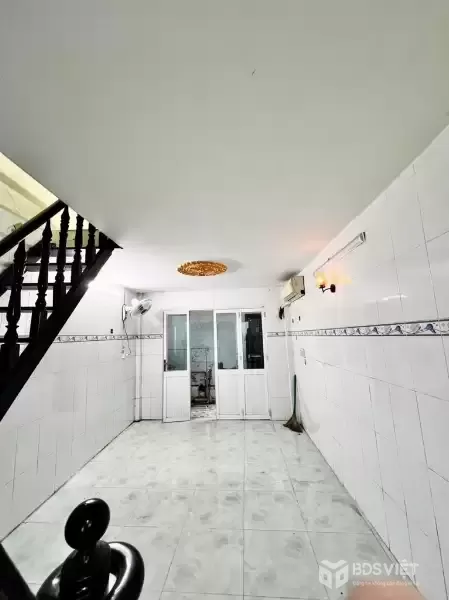 Bán nhà 2 tầng, 26m² (3.2x8) Lê Đình Cẩn, Sát khu VIP Tên Lửa, chỉ 990 triệu