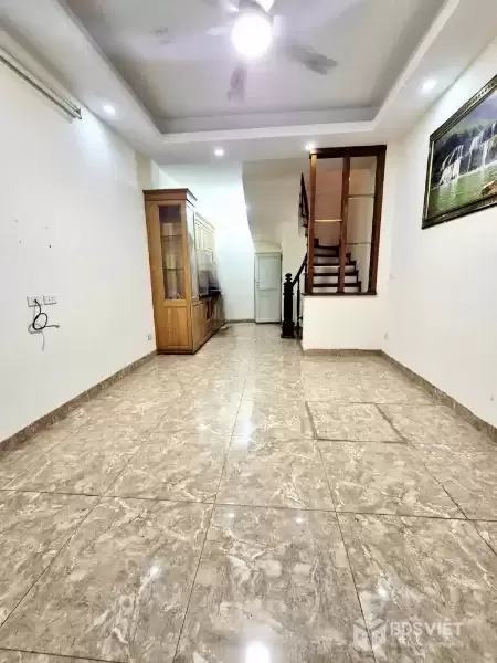 CẦU GIẤY DT 35M-7,9 TỶ,GẦN PHỐ,GẦN HỒ,NGÕ THÔNG,NHÀ DÂN XÂY ĐẸP,SỔ ĐỎ HOA HẬU