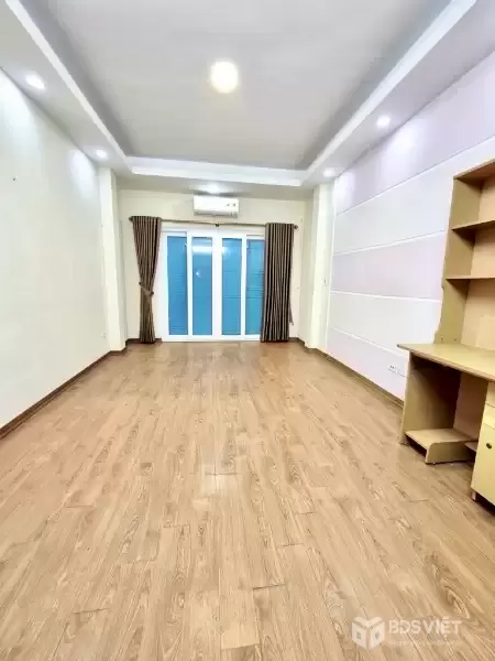 CẦU GIẤY DT 35M-7,9 TỶ,GẦN PHỐ,GẦN HỒ,NGÕ THÔNG,NHÀ DÂN XÂY ĐẸP,SỔ ĐỎ HOA HẬU