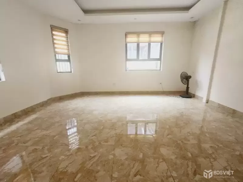 MAI DỊCH 32M x MT 4M GIÁ 8,5 TỶ-LÔ GÓC NGÕ THÔNG KINH DOANH,Ô TÔ QUA NHÀ