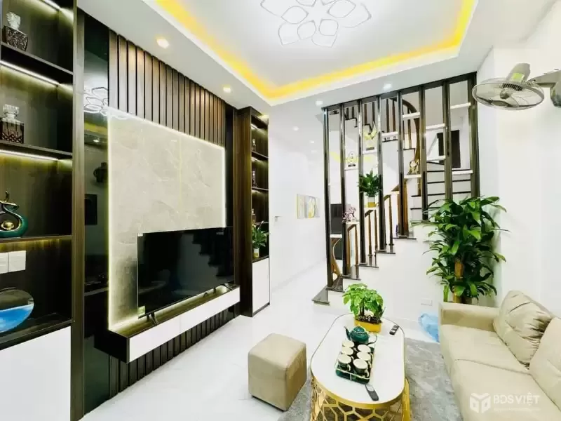 NHÀ ĐẸP LUNG LINH  LIÊN MẠC - DT40M2 - 5 TẦNG - GIÁ 5,6 TỶ - 10  RA Ô TÔ ĐỔ